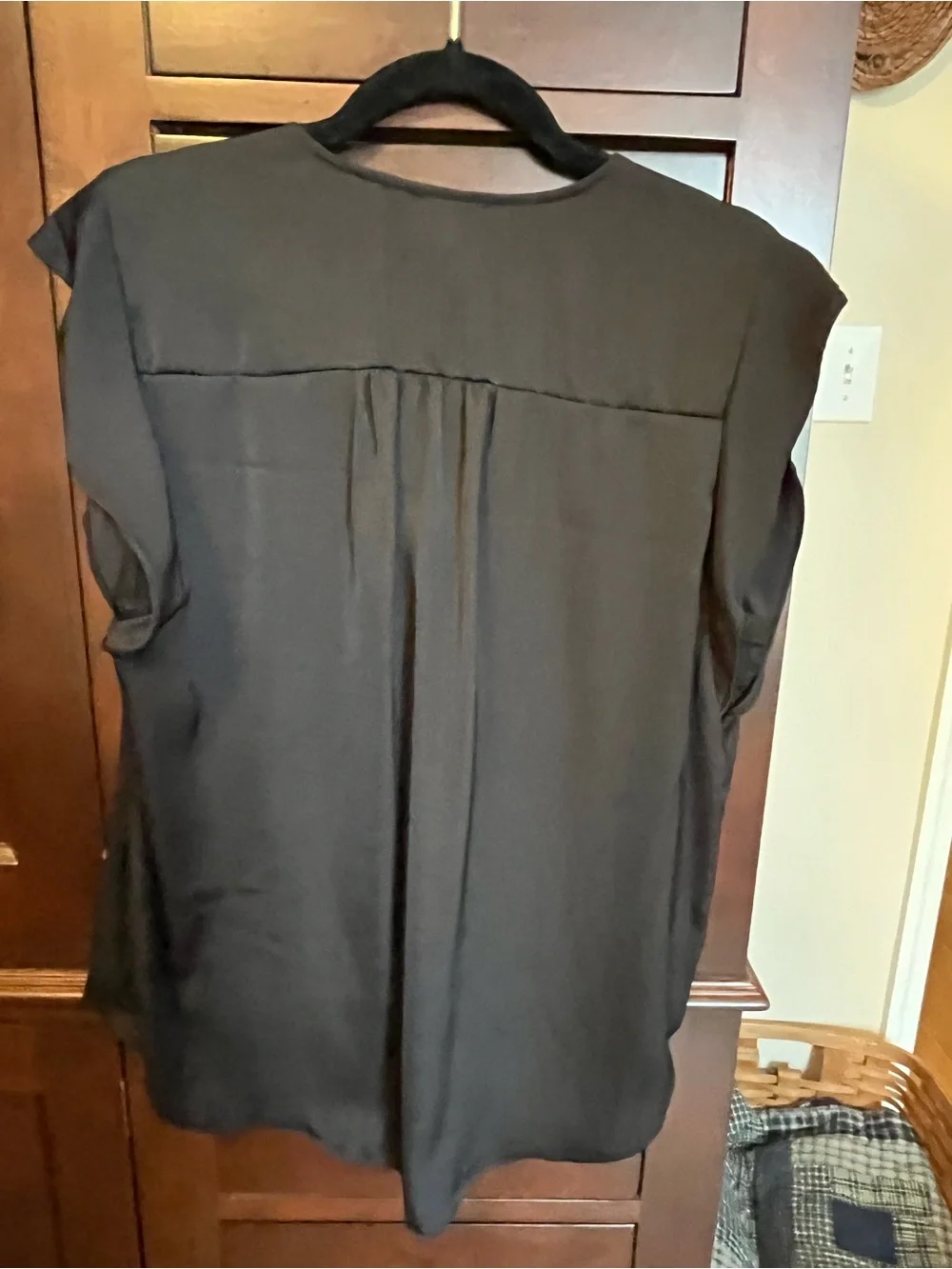 Vince Camuto Black V-Neck Cap Sleeve Blouse Flutter Sleeves Medium